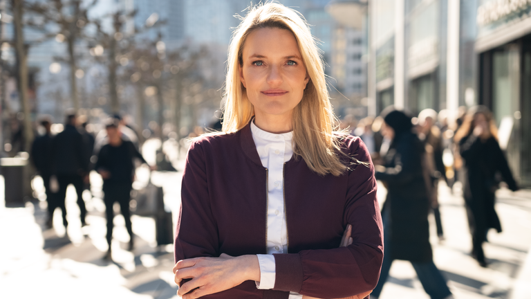 Sarah Tacke in der Frankfurter Innenstadt