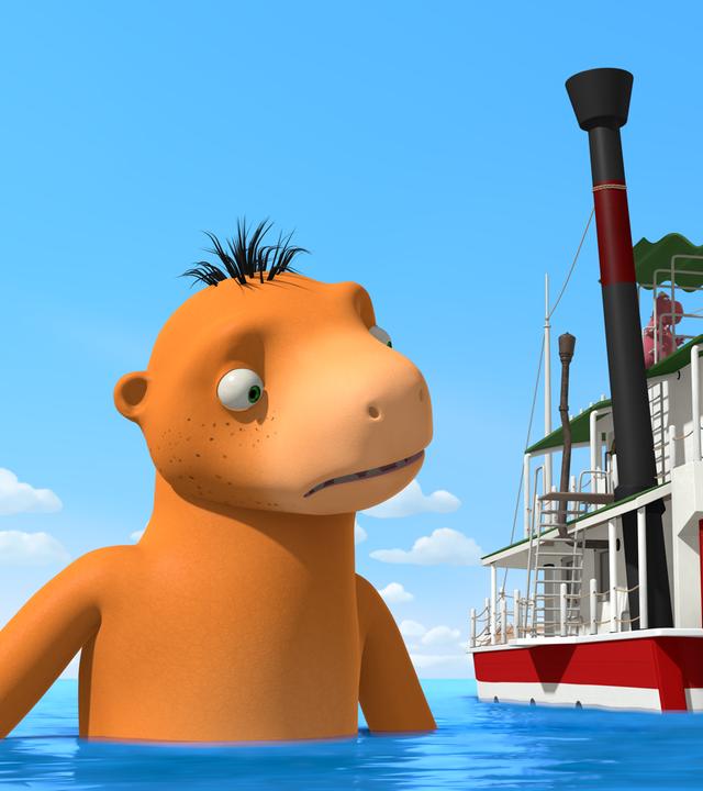 Der Wasserdrache Amadeus streckt seinen Kopf aus dem Wasser und guckt von oben aufs Chef's Boot.