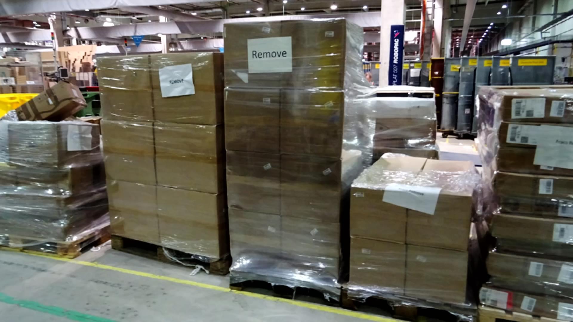 Paletten mit "Remove"-Kennzeichnung bei Amazon