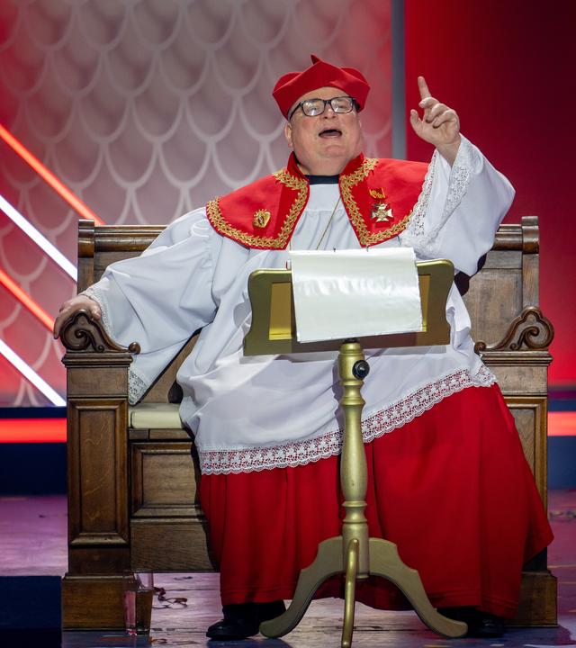 Andreas Schmitt als "Obermessdiener vom Mainzer Dom" bei "Mainz bleibt Mainz, wie es singt und lacht"