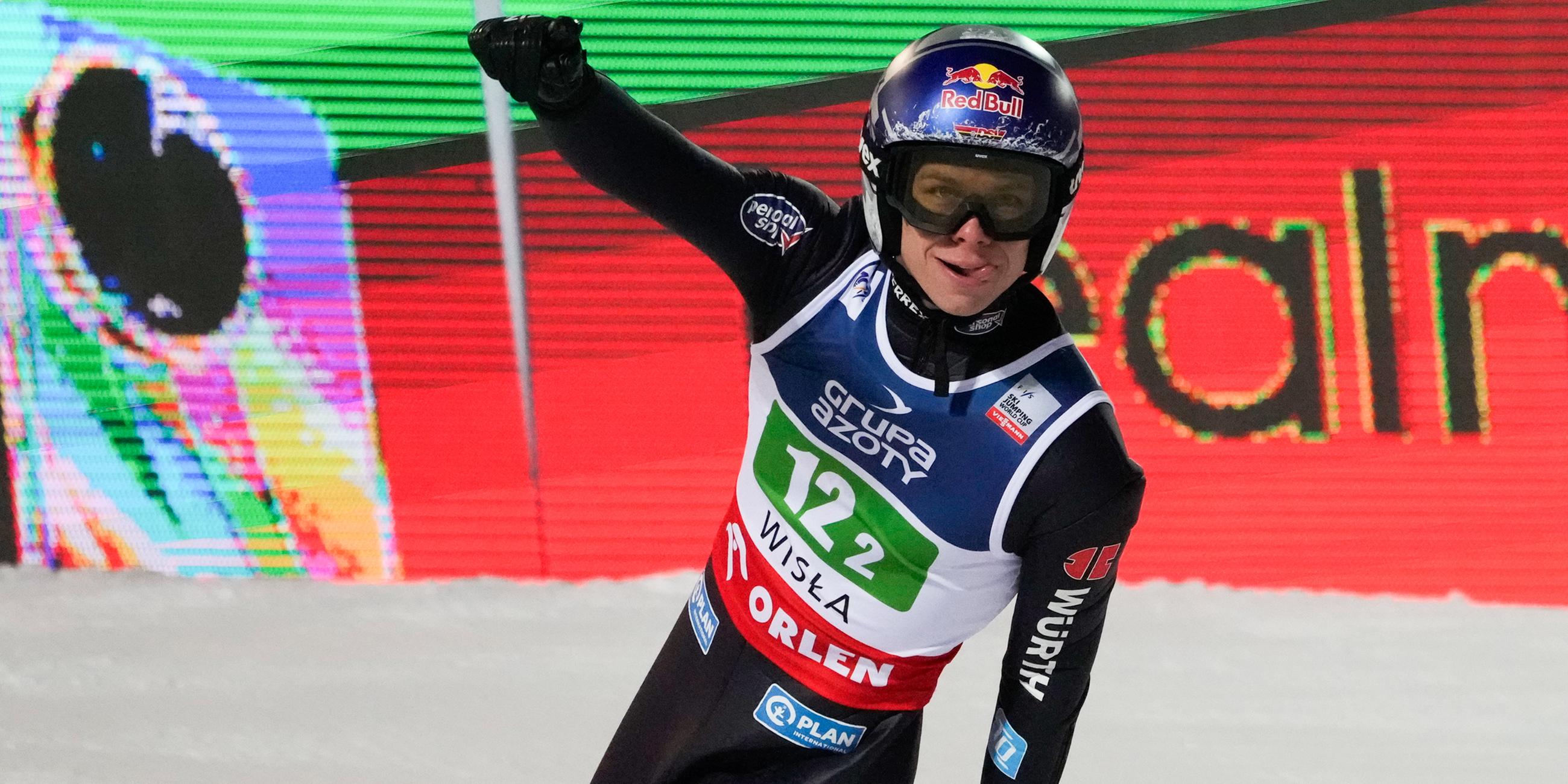 Polen, Wisla: Ski nordisch/Skispringen: Weltcup, Teamspringen, Herren: Andreas Wellinger aus Deutschland reagiert nach seinem Sprung.