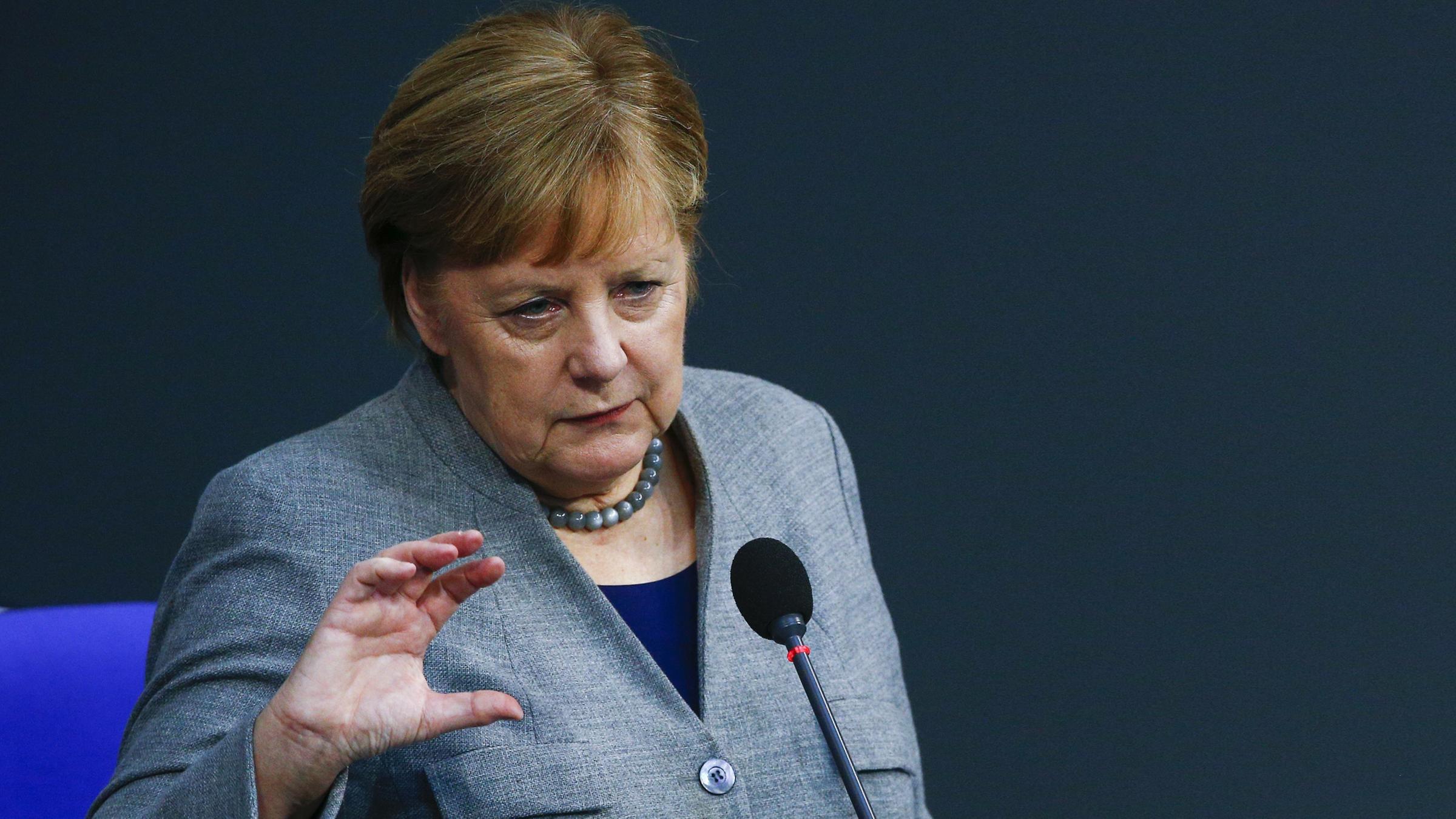 Merkel Fragestunde Im Bundestag Vom Andi Zum Hallenbad Zdfheute
