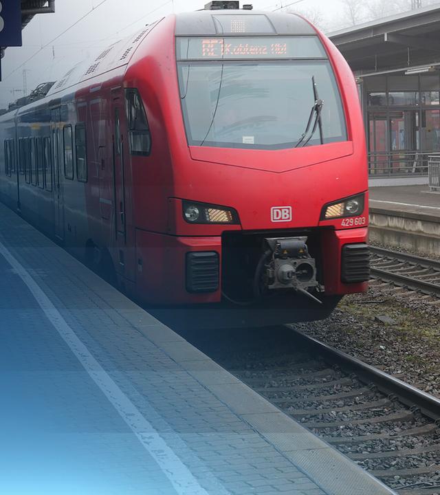 Ein Zug am Bahnhof in Landstuhl, RLP