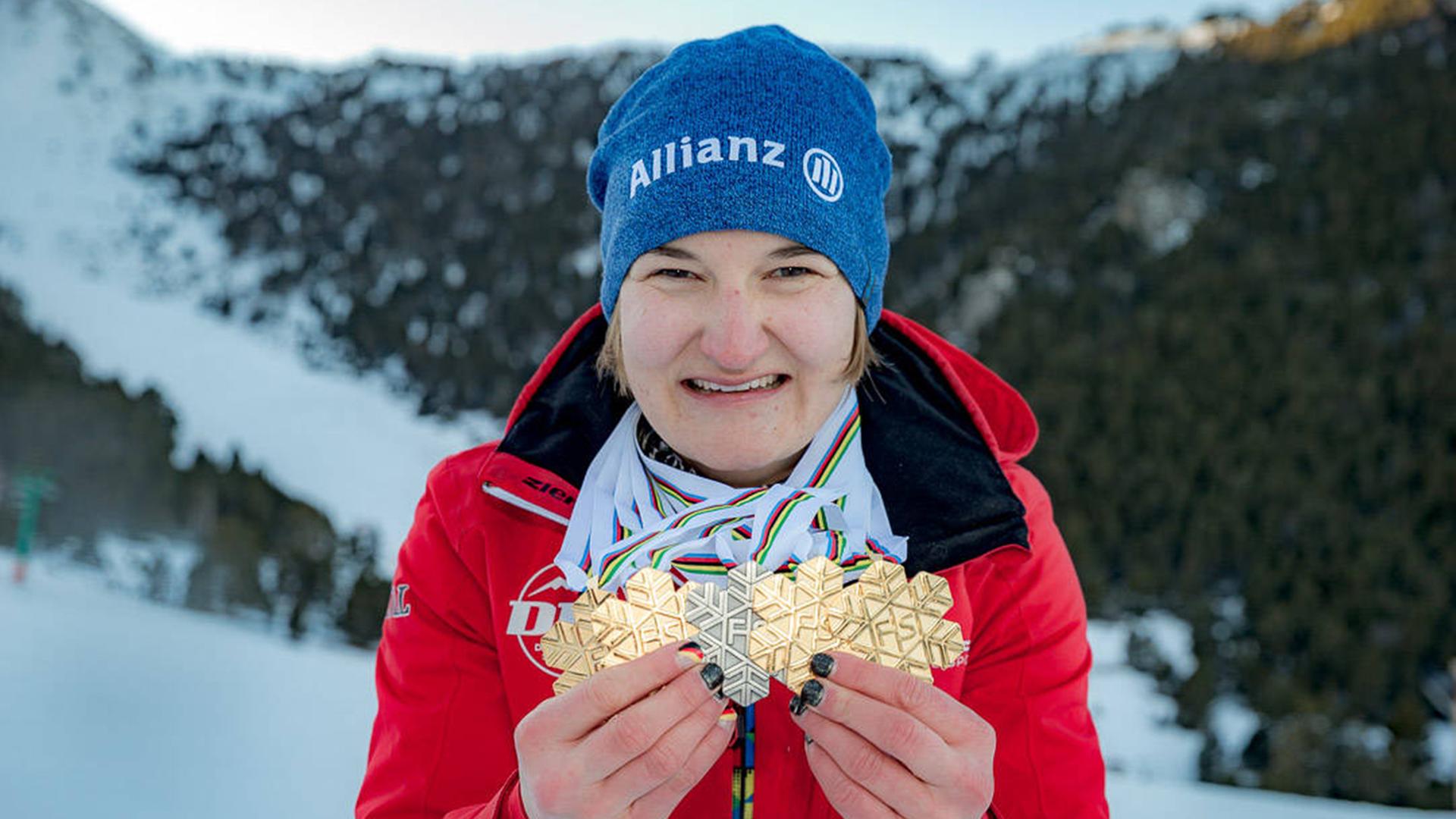 Anna-Lena Forster mit ihren Medaillen