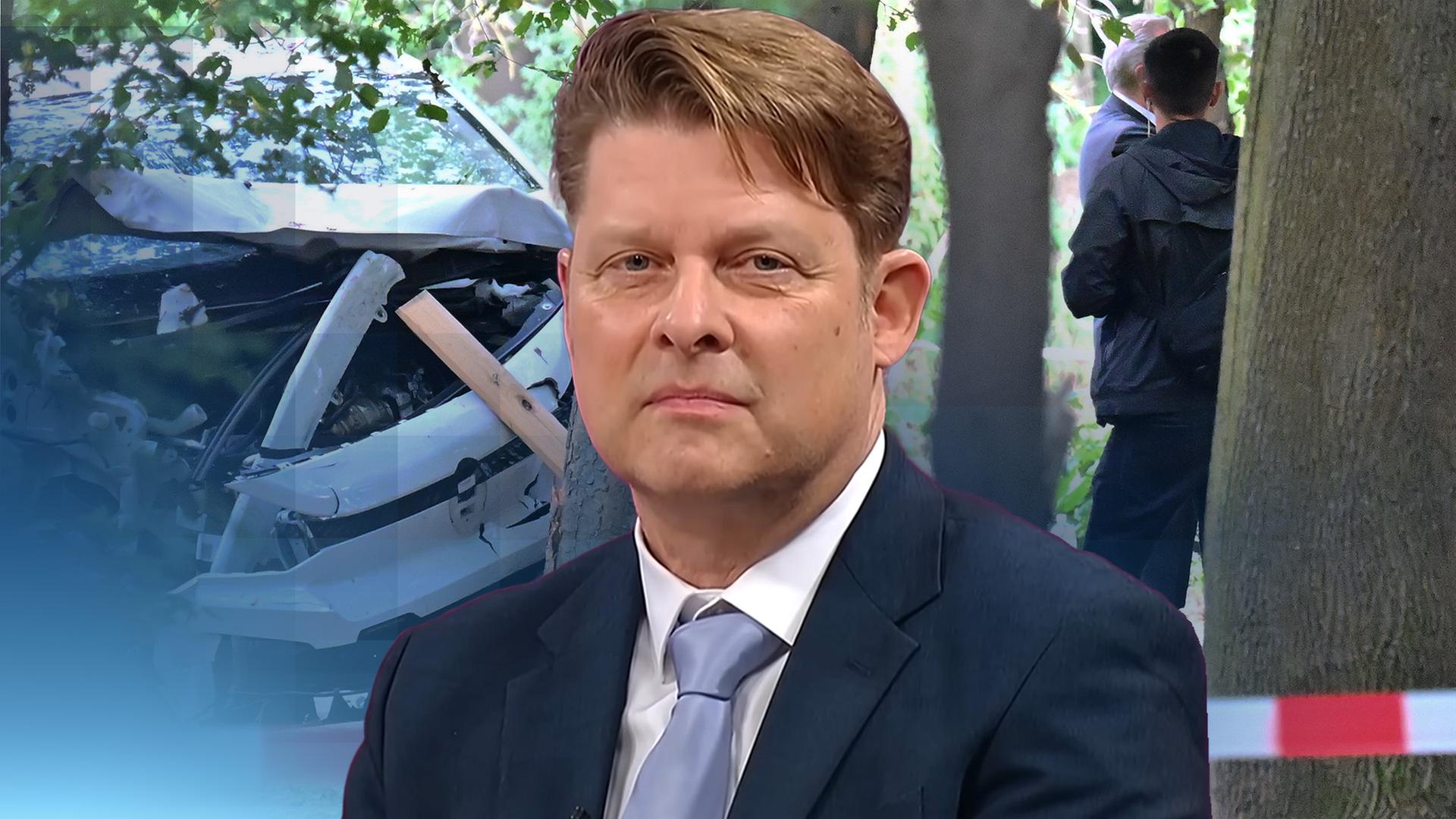 Islamwissenschaftler Guido Steinberg ist in einem Anzug zu sehen. Das Hintergrundbild ist von einem Autowrack.