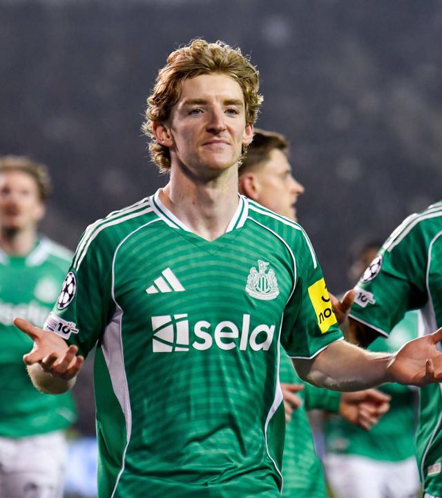 Anthony Gordon (Newcastle United) jubelt. 