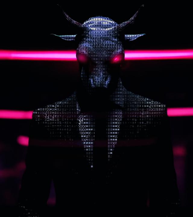Computeranimation einer gehörnten Person, die aus Nullen und Einsen besteht, mit gehörntem Kopf und im Businessanzug, deren Aufen pink brennen.