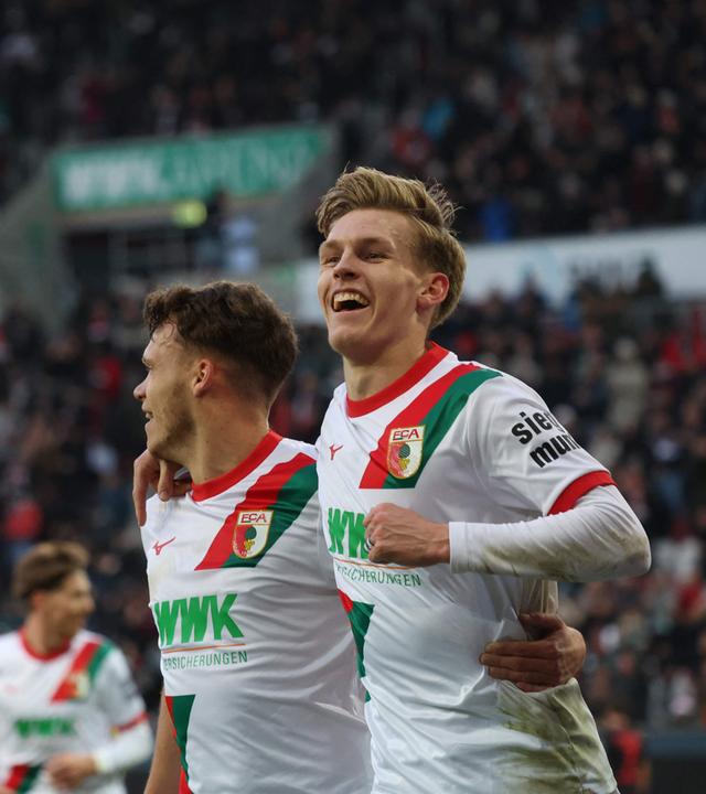 Anton Kade (Augsburg) jubelt.