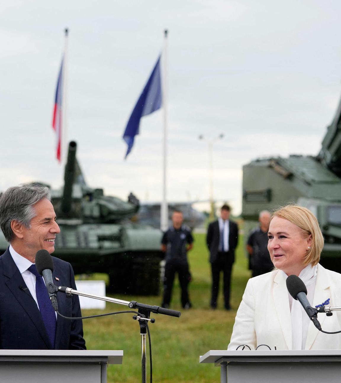 US-Außenminister Antony Blinken und tschechische Verteidigungsministerin Jana Cernochova