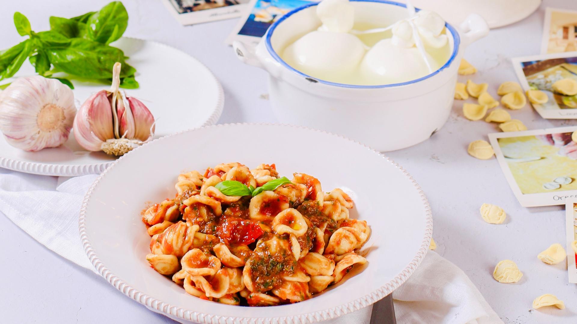 Apulische Pasta mit kalter Tomatensoße