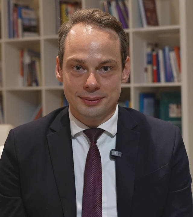 Marcel Röthig von der Friedrich-Ebert-Stiftung bei ZDFheute live.