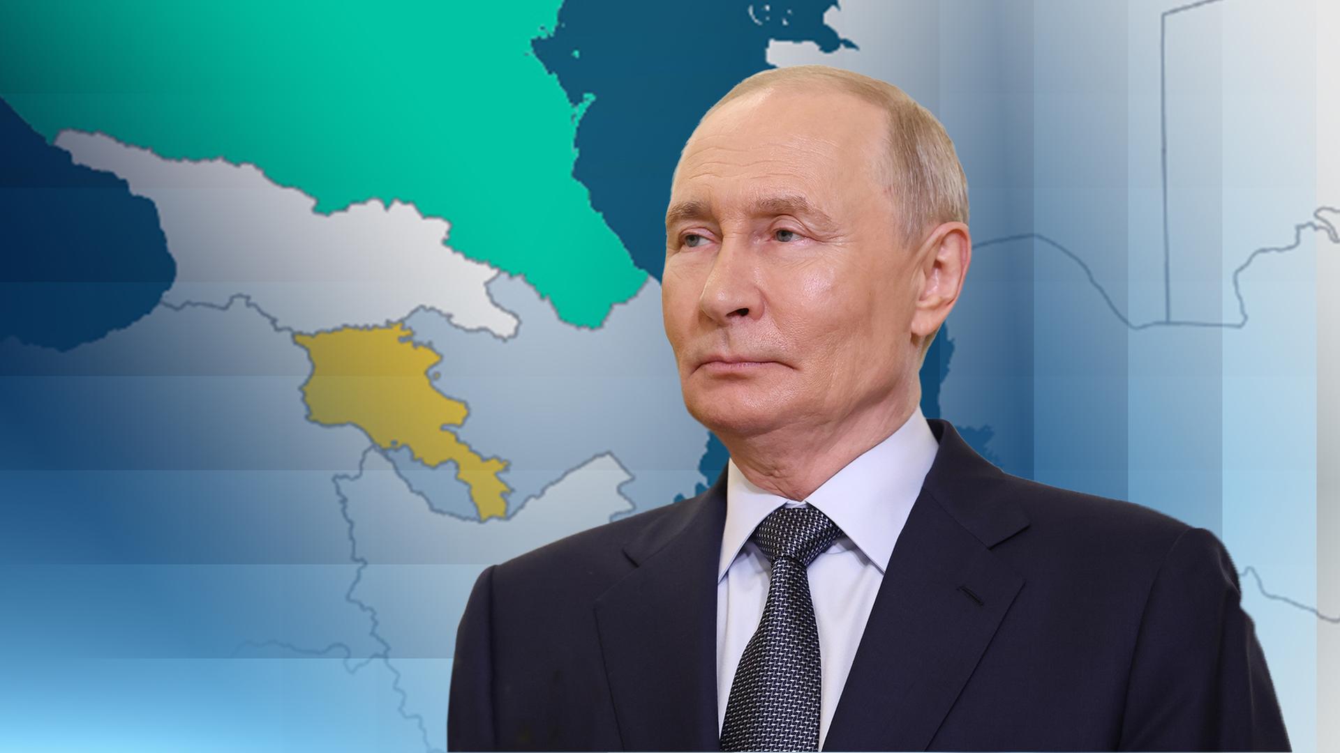 Russlands Präsident Wladimir Putin vor einer Karte Armeniens.