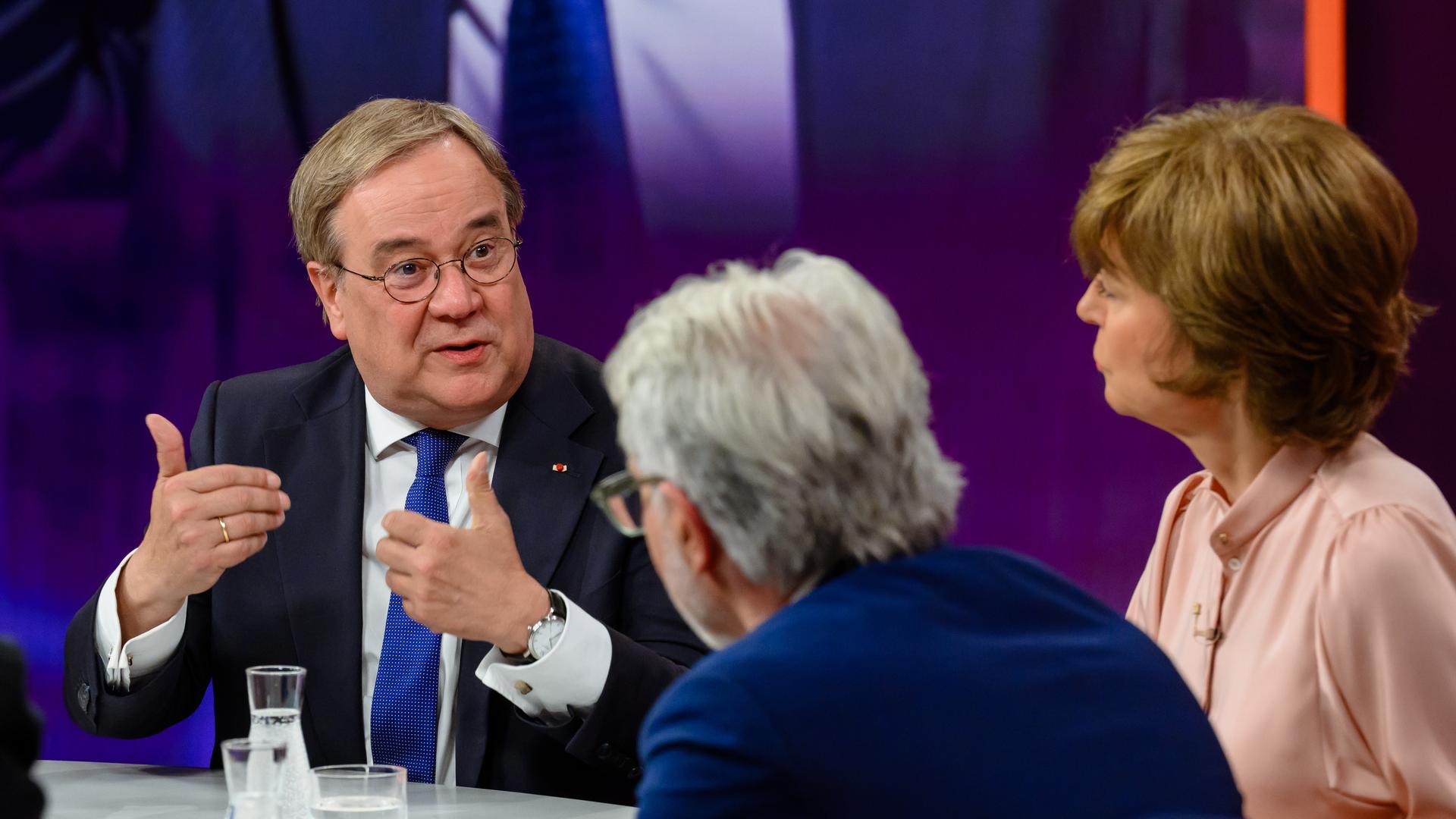 Von links: Armin Laschet, Wolfgang Merkel, Maybrit Illner