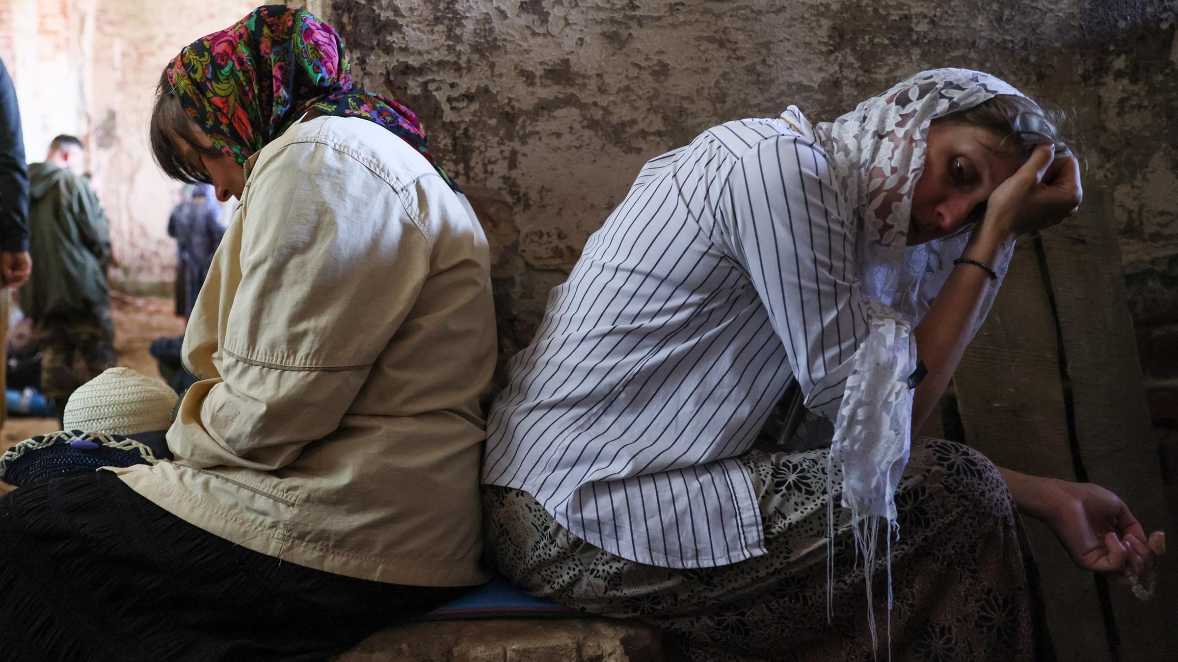 Traurige Frauen in Russland