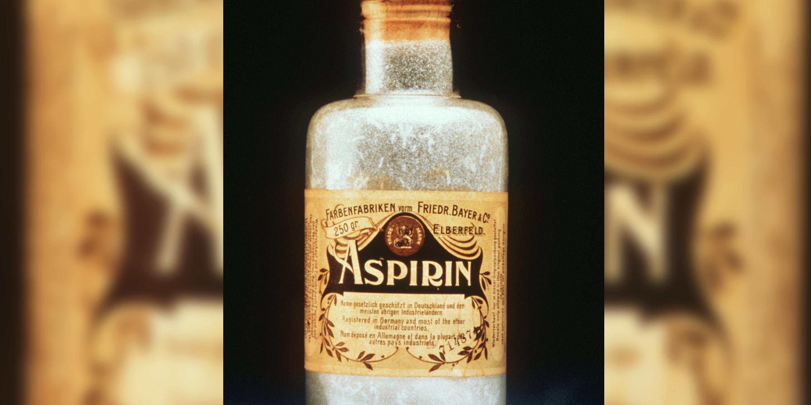Eine Flasche mit dem Schmerzmittel Aspirin aus dem Jahr 1899. 