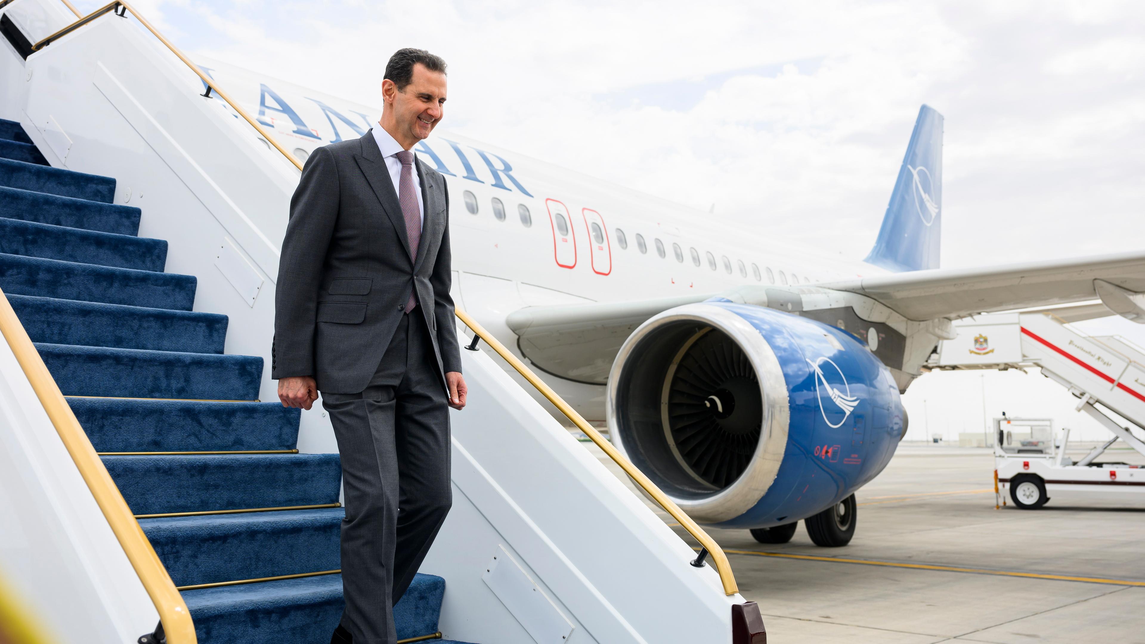 Der syrische Präsident Bashar Al-Assad bei seiner Ankunft in den Arabischen Emiraten. (Archiv)