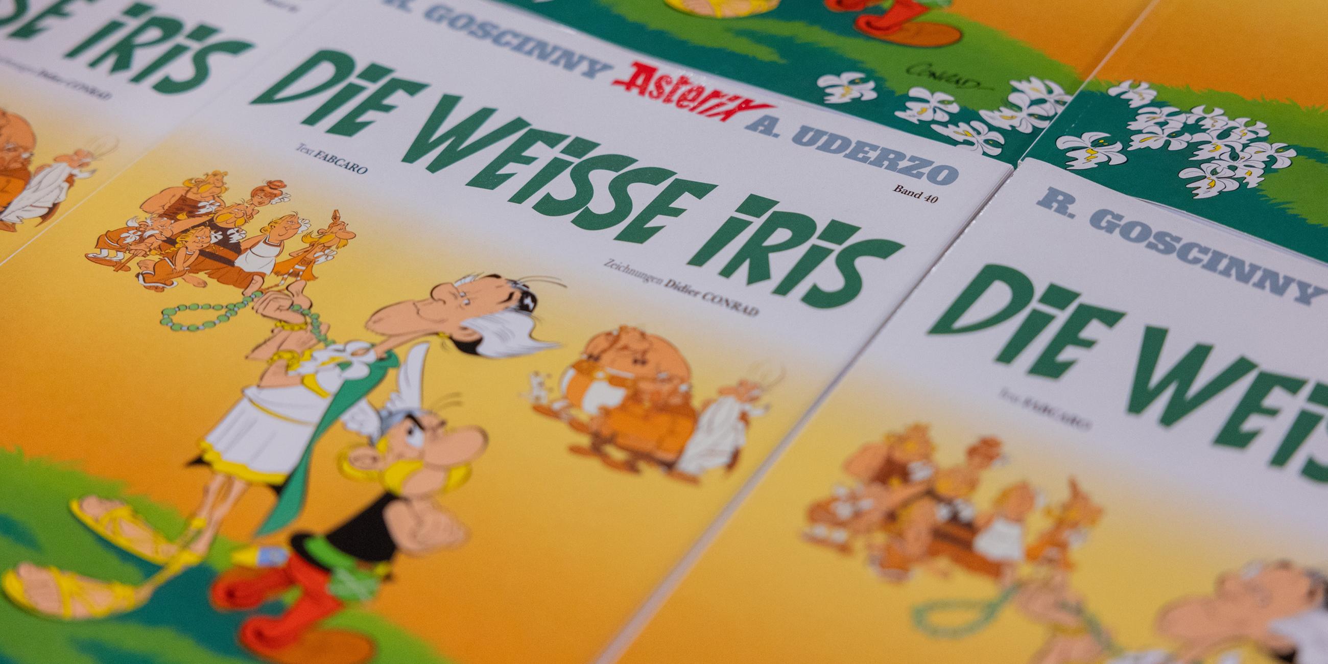Ausgaben des neuen Asterix-Band Nummer 40 mit dem Titel "Die weiße Iris" (18.09.2023)