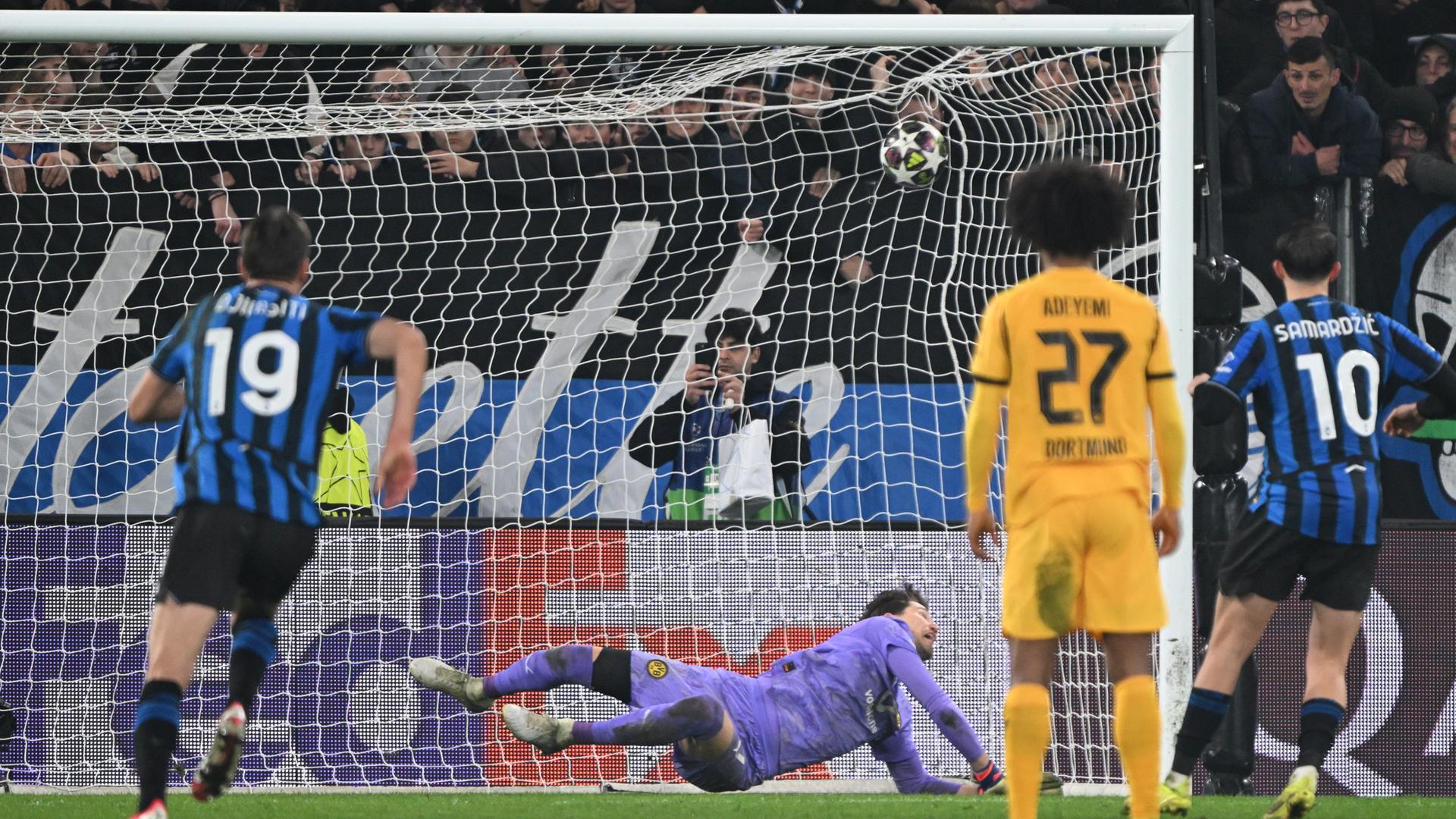 Lazar Samardzic erzielt per Elfmeter das Tor zum 4:1 am 25.02.2026 in Bergamo. 
