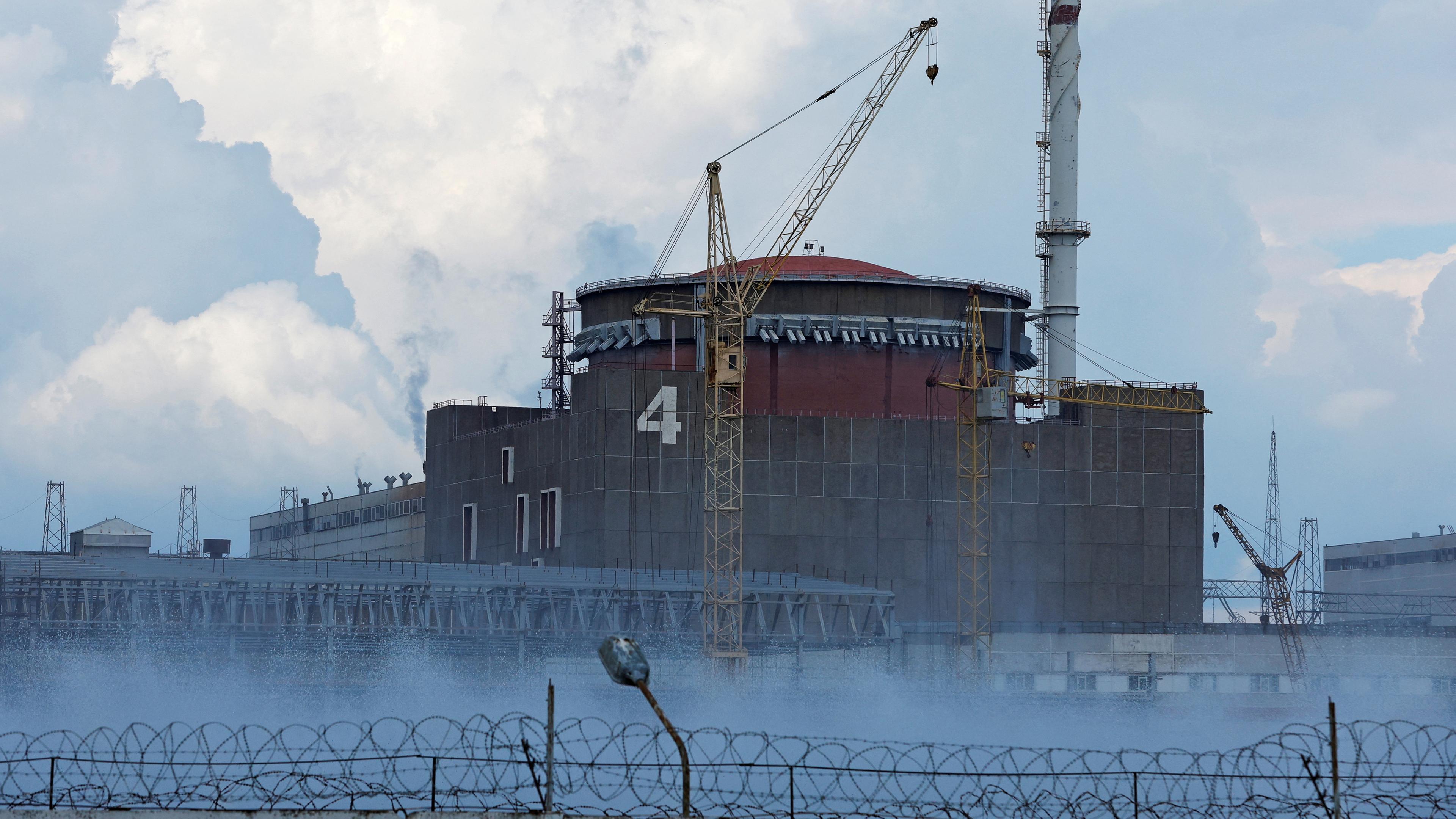 Ukraine, 04.08.22: Das Geländ des Atomkraftwerks in Saporischja in der Ukraine ist zu sehen.