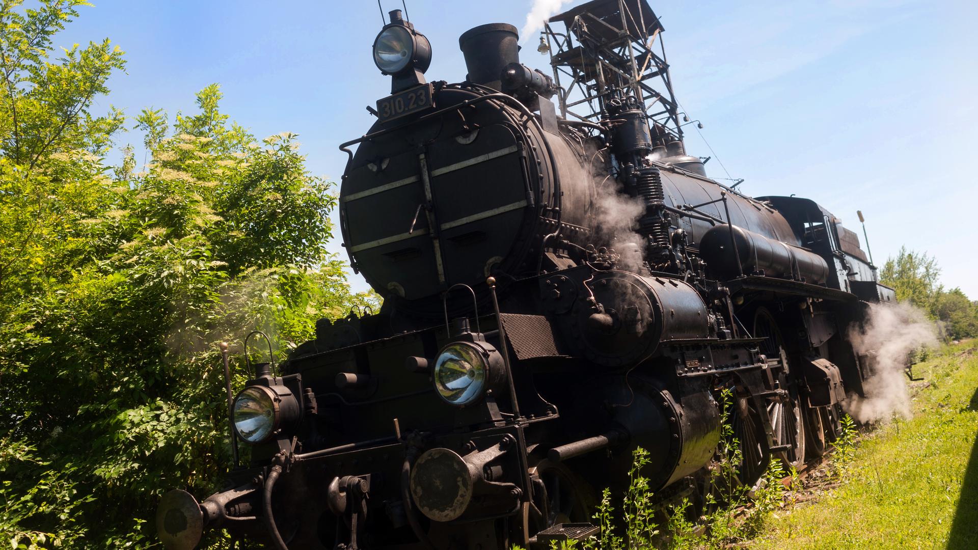 eine alte dampfeisenbahn 