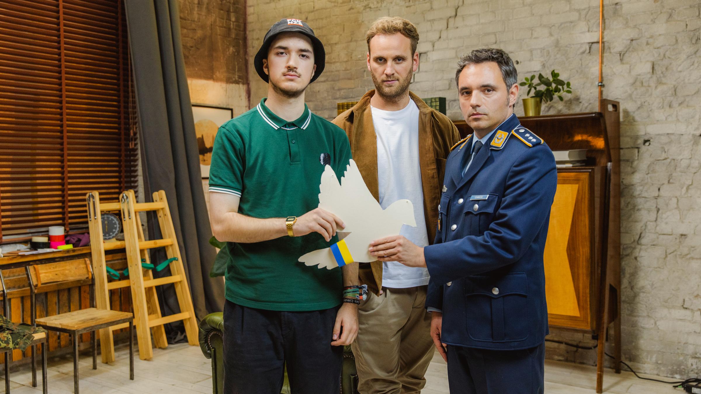 Auf der Couch mit Leon Winscheid zum Thema Bundeswehr