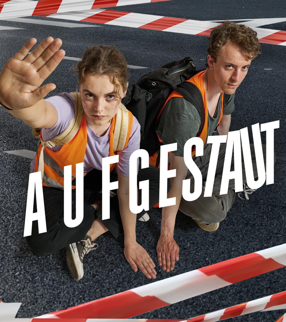 |DE| Aufgestaut