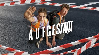 Aufgestaut