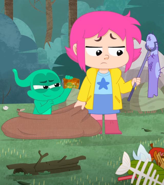 Rebecca, Nadine und Francois stehen im Wald, der voller Müll ist. Sie alle haben einen Müllsack und eine Zange in der Hand und schauen missmutig.