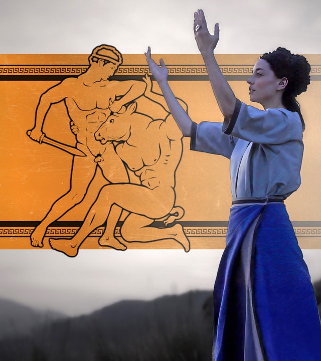 Rechts im Bild eine minoische Priesterin bei einem Ritual, im Hintergrund im Stile einer antiken Zeichnung ein Soldat, der mit einem Minotaurus kämpft.