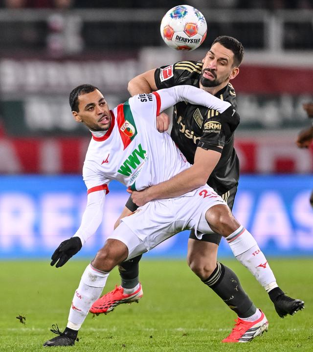 Alexis Claude-Maurice (links) und Rani Khedira rangeln um den Ball