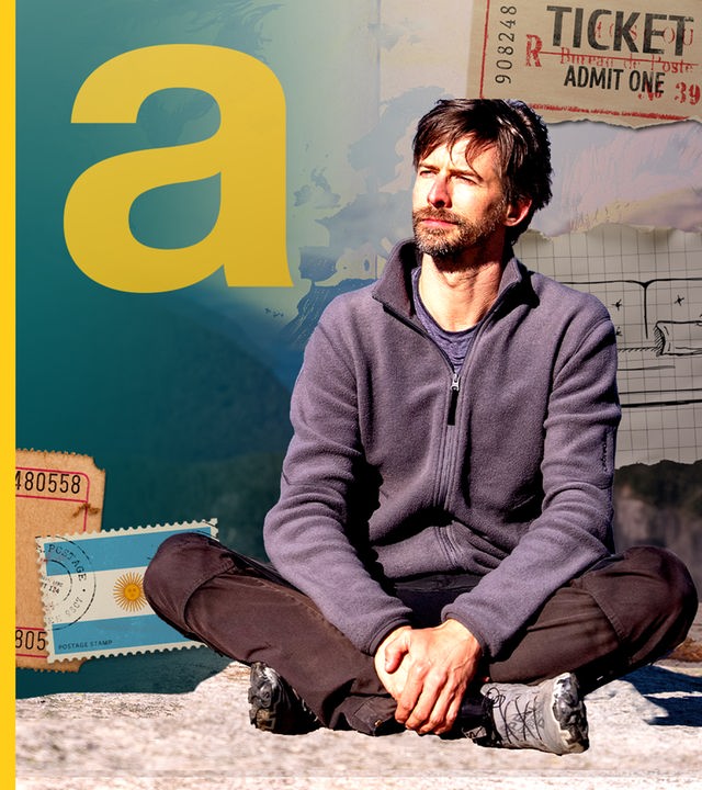 Deutschlands bekanntester Couchsurfer Stephan Ort auf einem Berggipfel in Patagonien