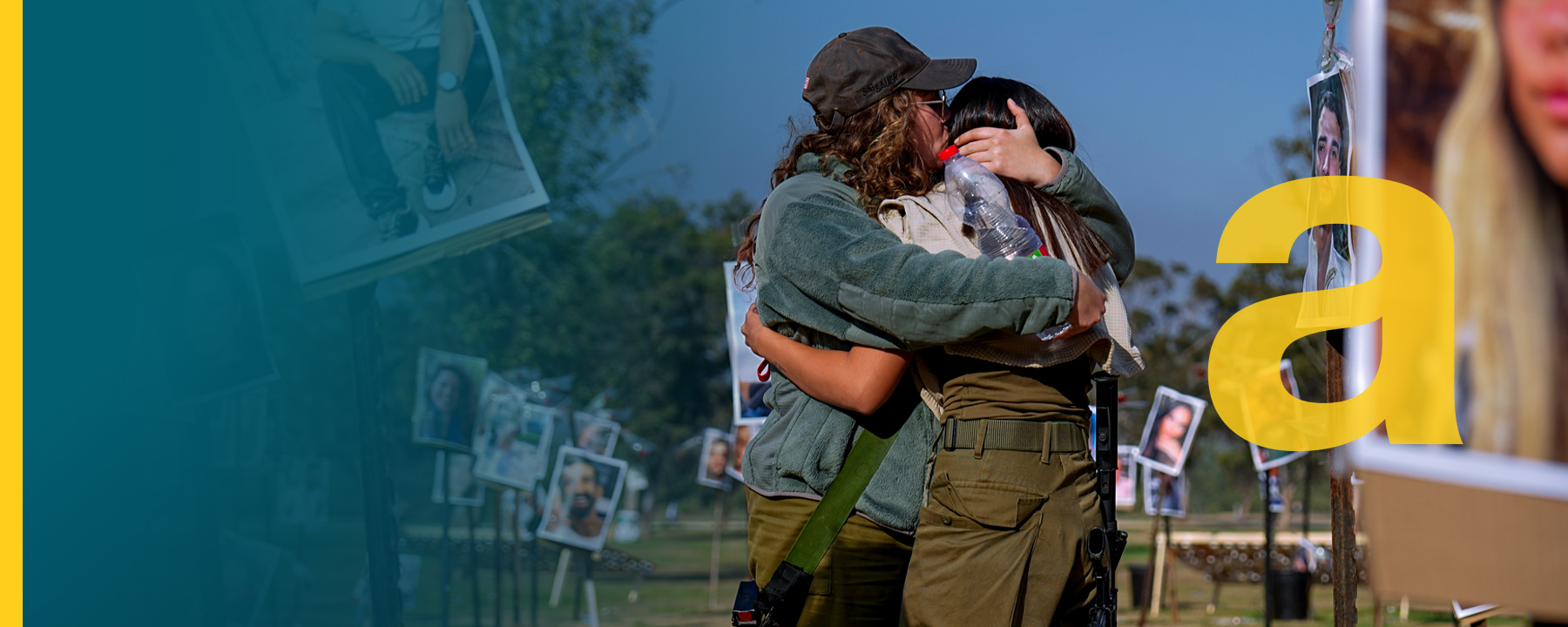 sich umarmende Menschen auf einer Gedenkstätte