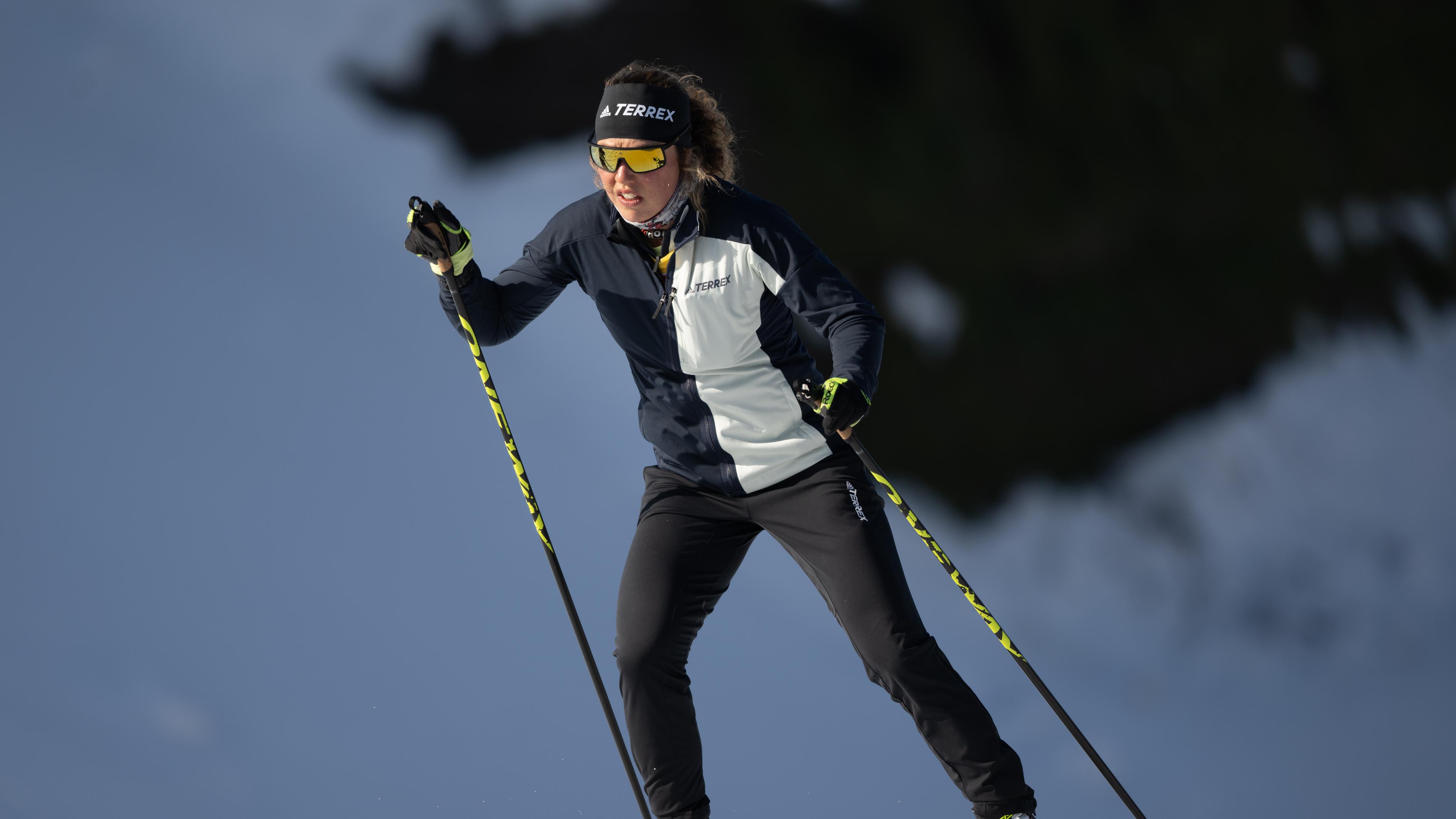 Auf dem Bild ist Laura Dahlmeier bei der Biathlon WM 2023 zu sehen.