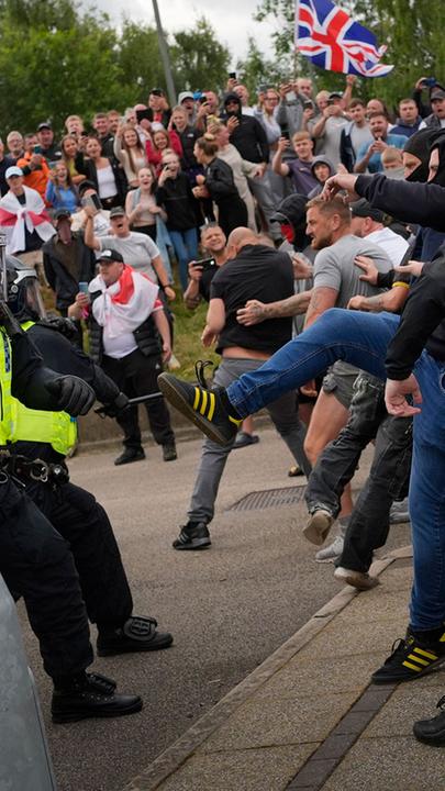 Live: Ausschreitungen Großbritannien