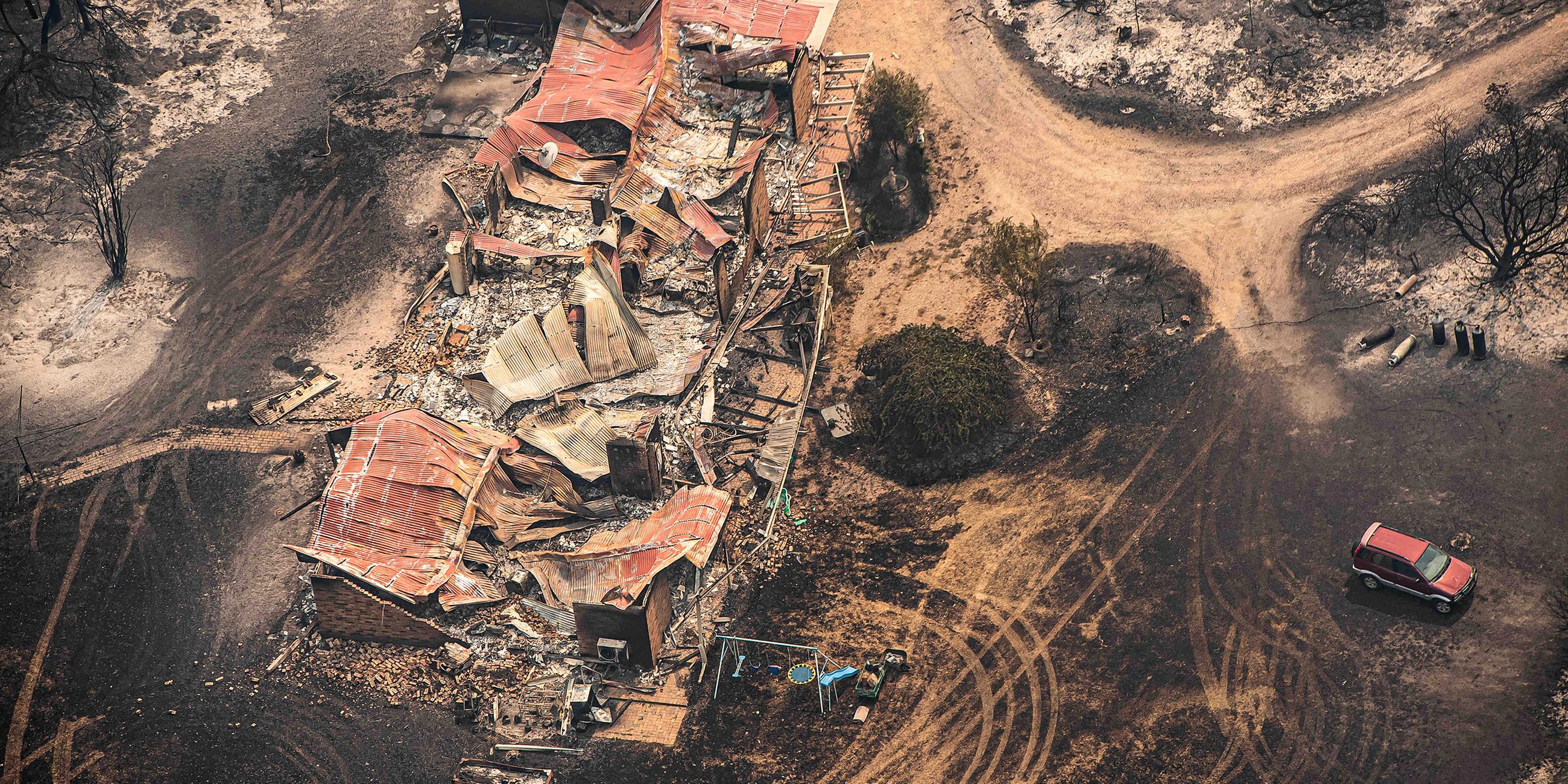 Vom Feuer zerstörte Häuser in Sarsfield, Australien.