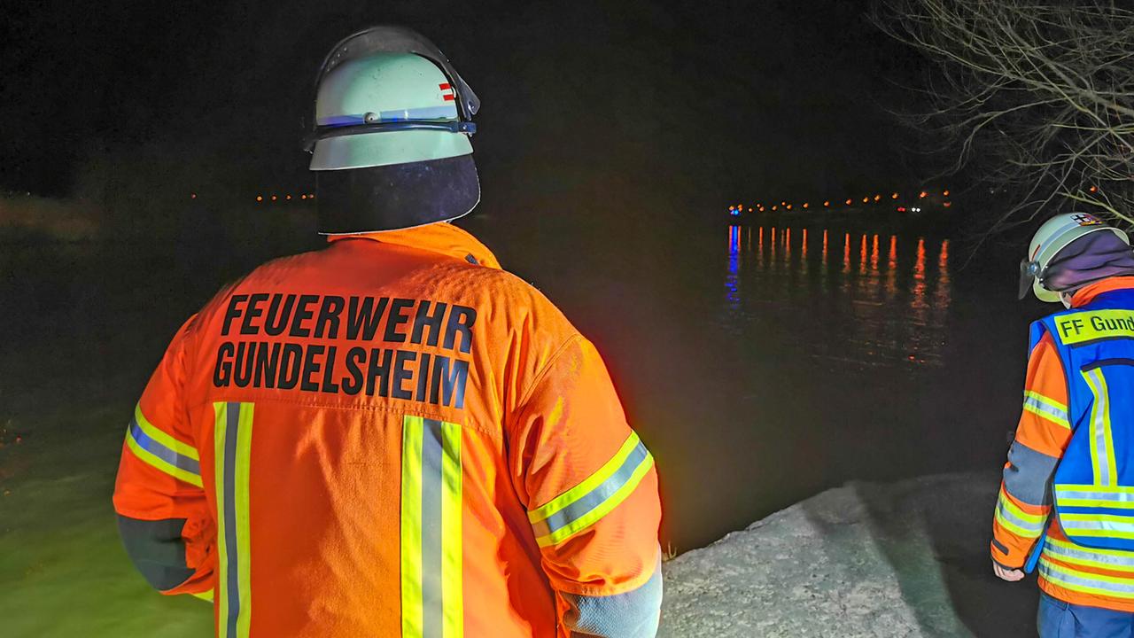 Nach Notdurft am Neckar: Sportwagen versenkt
