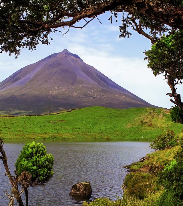  In der Caldera des Vulkans Pico auf ca. 2.100m Seehöhe findet sich eine geologische Station, um die seismische Tätigkeit auf der gleichnamigen vulkanischen Azoreninsel zu messen.