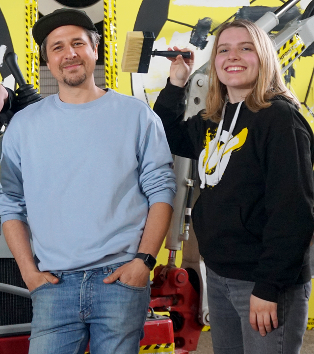 In der Checkpoint-Halle stehen v.l.n.r. Leon, Kenneth, Tommy, Lisa und Antonia.
