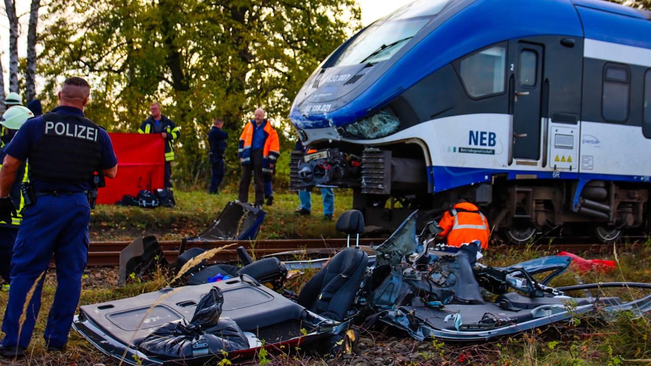 Zwei Tote bei Zug-Unfall in Brandenburg - ZDFheute