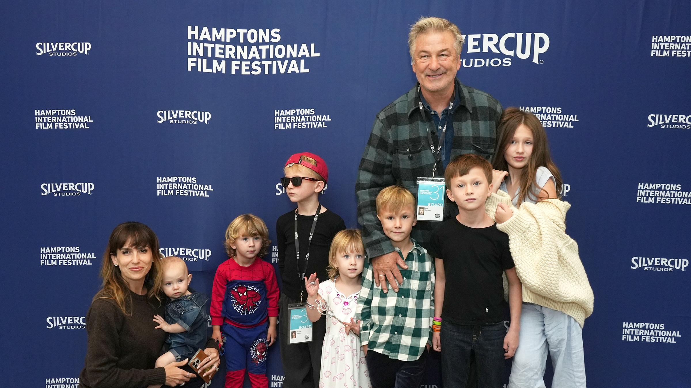 Alec Baldwin mit seiner Familie auf dem Filmfestival in New York