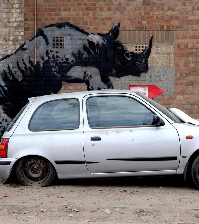 TOPSHOT-BRITAIN-ART-BANKSY