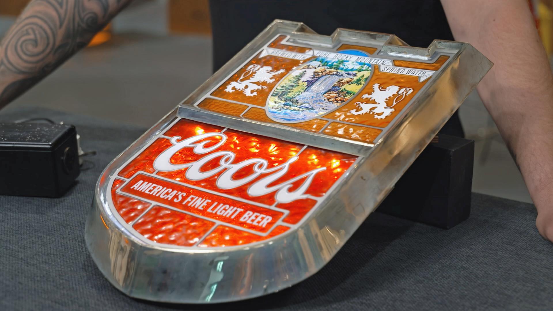 Eine Leuchtreklame für die amerikanische Biermarke Coors aus den 1970er-Jahren