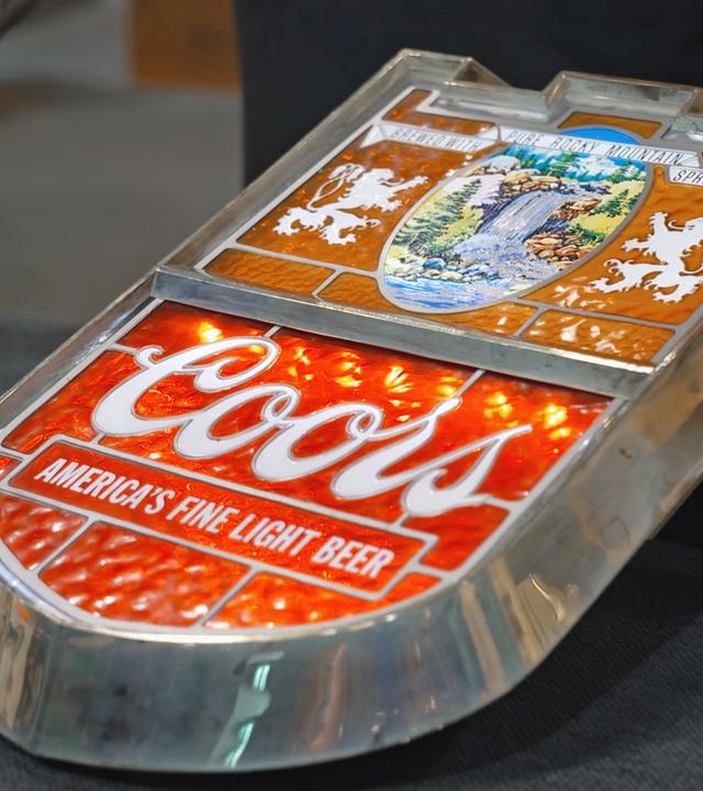 Eine Leuchtreklame für die amerikanische Biermarke Coors aus den 1970er-Jahren