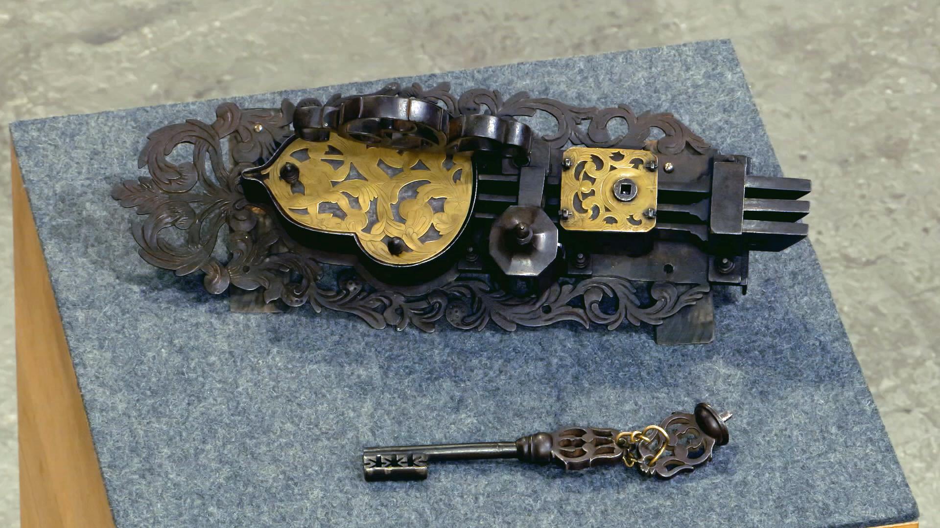 Eine altes schmiedeeisernes Schloss aus dem Ende des 17. Jahrhunderts