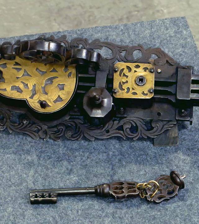 Eine altes schmiedeeisernes Schloss aus dem Ende des 17. Jahrhunderts