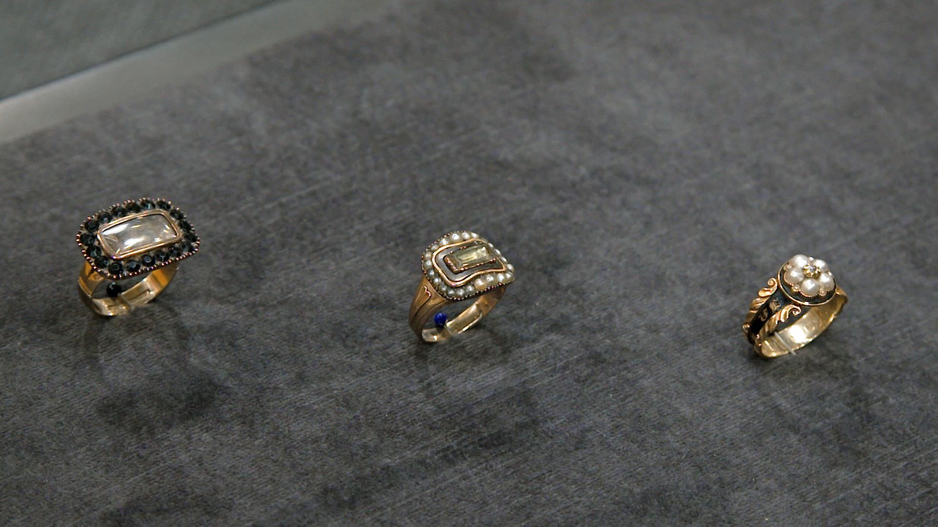 Drei alte Ringe aus dem viktorianischen England 