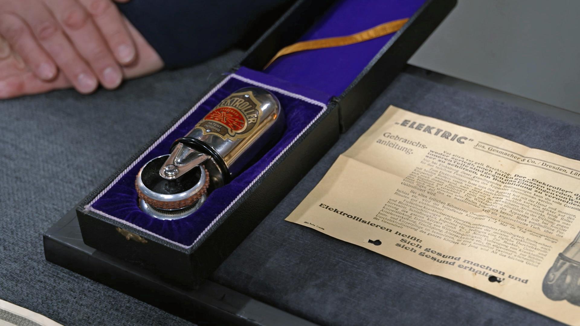 Ein altes Massagegerät namens "Elektroller" aus den 1930er-Jahren