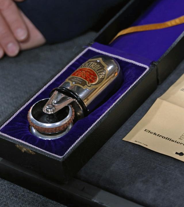 Ein altes Massagegerät namens "Elektroller" aus den 1930er-Jahren