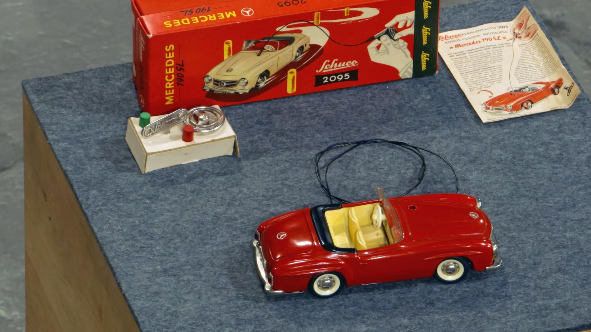 Blechspielzeug Fernlenkauto Schuco Mercedes SL 