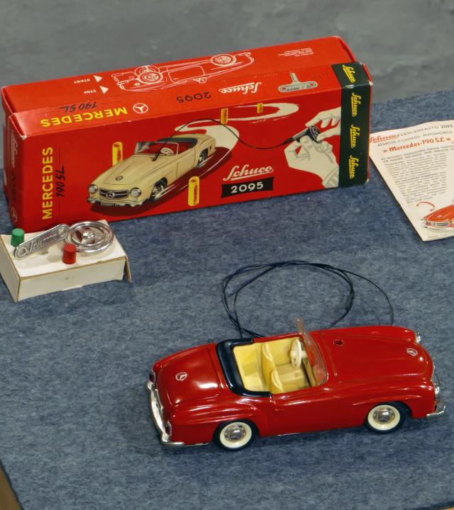 Blechspielzeug Fernlenkauto Schuco Mercedes SL 